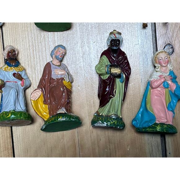 9 Vintage Paper Mache Nativity Scene Figurines. Holy Family. Animals. Angels. - Picture 2 of 11